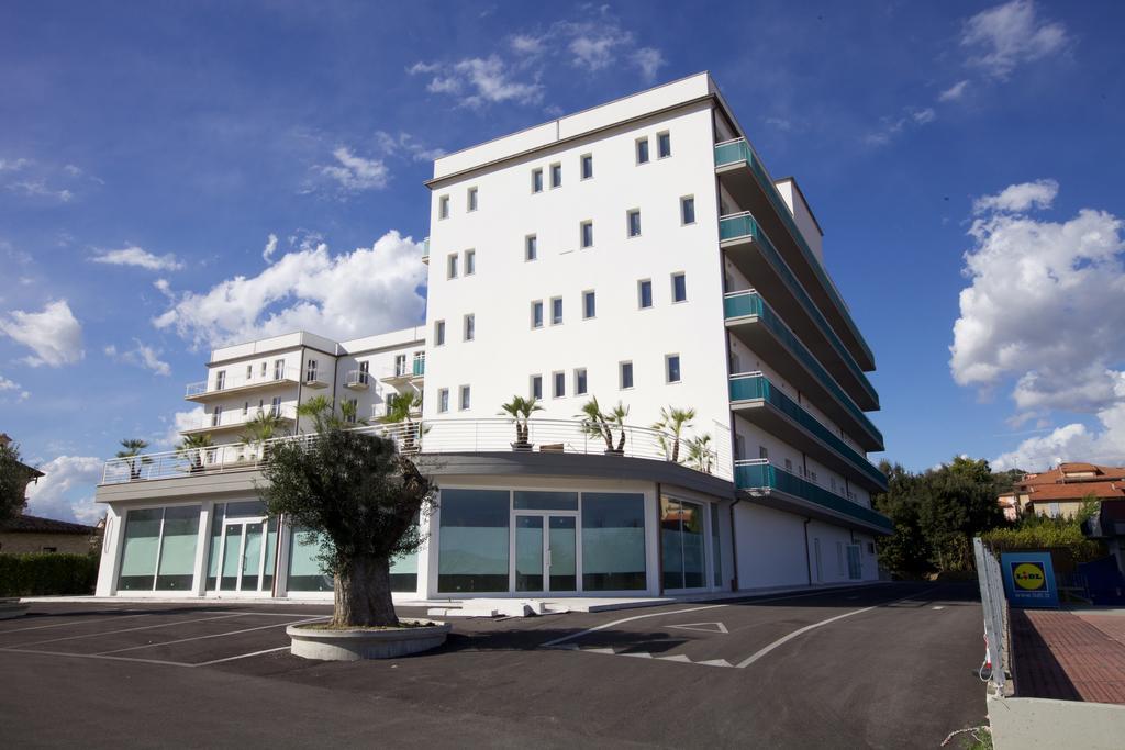 Residence Le Stelle Campolungo ภายนอก รูปภาพ